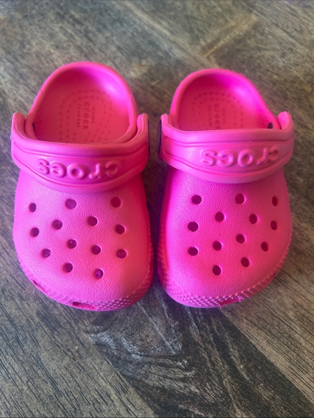 CROCS Kids Classic Clog in Bright Pink